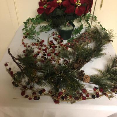  Lot 200 - Christmas Decorations 