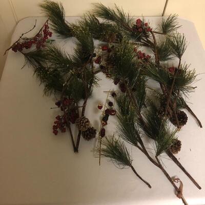  Lot 200 - Christmas Decorations 