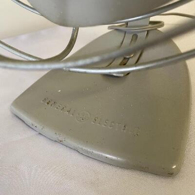 Lot 202 - Vintage GE Oscillating Desk Fan