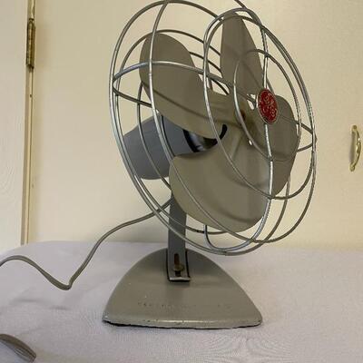 Lot 202 - Vintage GE Oscillating Desk Fan
