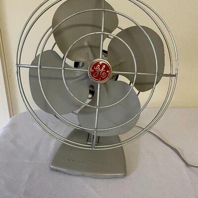 Lot 202 - Vintage GE Oscillating Desk Fan