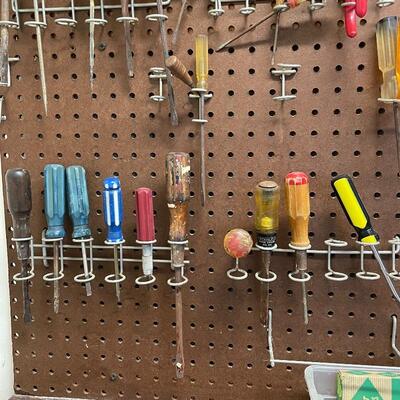 Lot 208 - Tools & Hardware