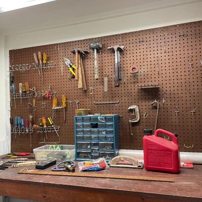 Lot 208 - Tools & Hardware