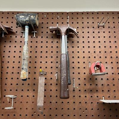 Lot 208 - Tools & Hardware