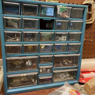 Lot 208 - Tools & Hardware