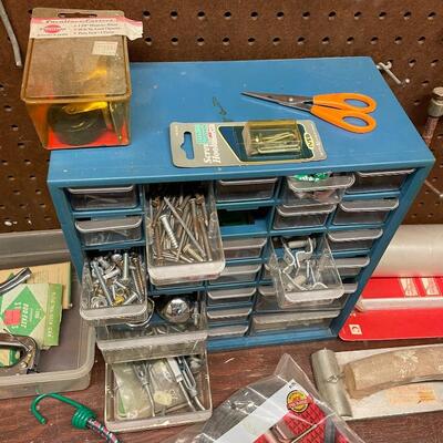 Lot 208 - Tools & Hardware