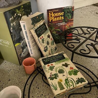Lot 209 - Garden Decor and Bird Seed