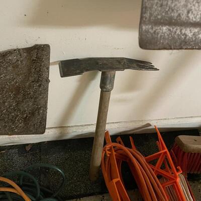 Lot 210 - Garden Hand Tools & Electric Hedger