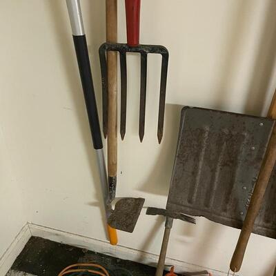 Lot 210 - Garden Hand Tools & Electric Hedger