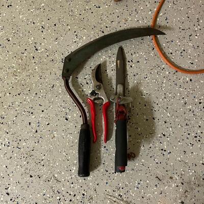 Lot 210 - Garden Hand Tools & Electric Hedger