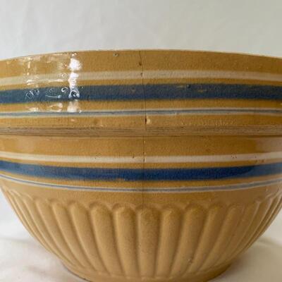 Lot 219 - Ceramic Dishes and Farmhouse Decor