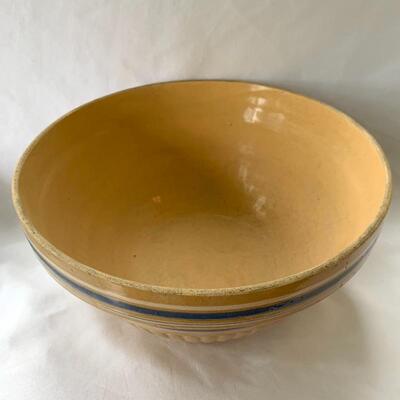 Lot 219 - Ceramic Dishes and Farmhouse Decor