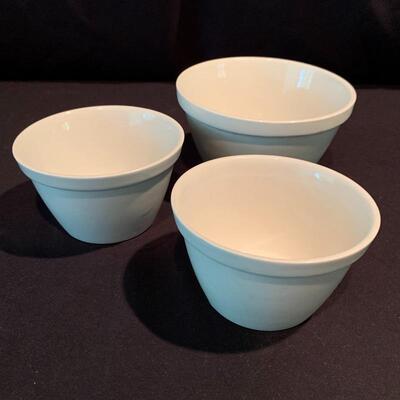Lot 223 - Vintage Lâ€™Echalote La Sauge Corning Ware Casserole Dish, Pyrex, and More