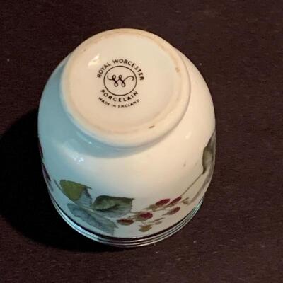 Lot 223 - Vintage Lâ€™Echalote La Sauge Corning Ware Casserole Dish, Pyrex, and More