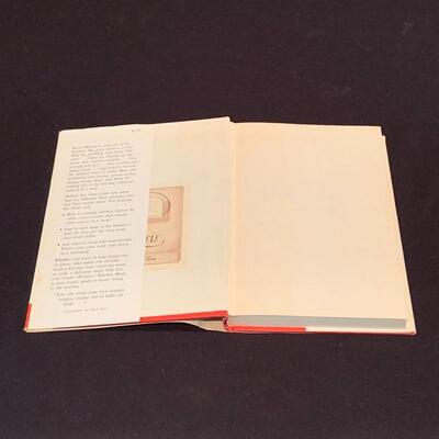 Lot 228 - Vintage Tupperware, Heloiseâ€™s Housekeeping and Kitchen Hints Books, and More