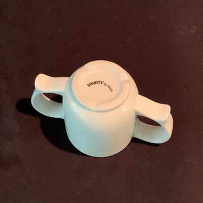 Lot 228 - Vintage Tupperware, Heloiseâ€™s Housekeeping and Kitchen Hints Books, and More