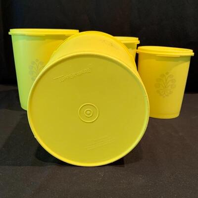 Lot 228 - Vintage Tupperware, Heloiseâ€™s Housekeeping and Kitchen Hints Books, and More
