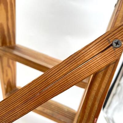 WOODEN STEP STOOL 