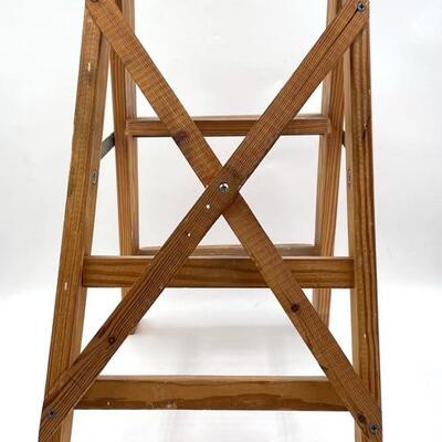 WOODEN STEP STOOL 