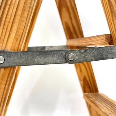 WOODEN STEP STOOL 