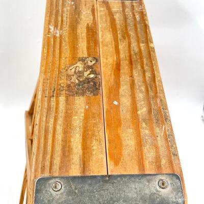WOODEN STEP STOOL 
