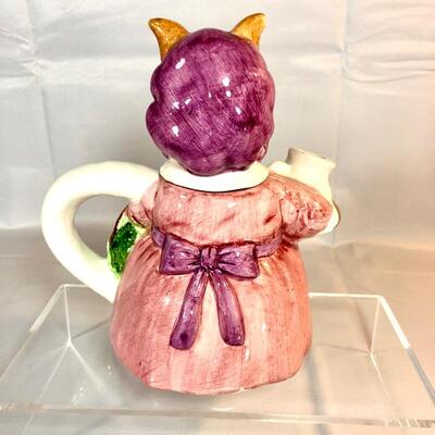 Beatrix Potter Mrs. Rabbit Tea Pot