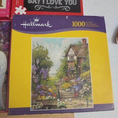 Puzzle lot of 4