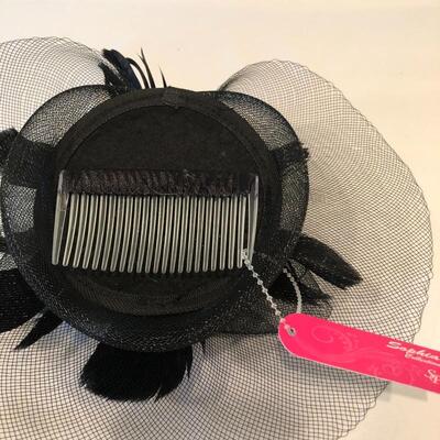Lot 233 - Mary Frances Purse, Fascinator & Gloves