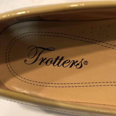 Lot 235 - Four Pairs of Ferragamo Size 9 Pumps & More