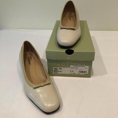 Lot 235 - Four Pairs of Ferragamo Size 9 Pumps & More