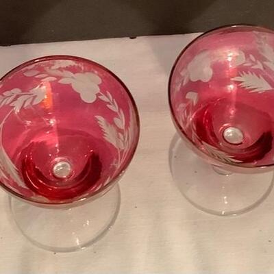 A1013 Set of Four Cranberry Flash Glass Wine Glasses and Talbot Country Club Glass Tumbler