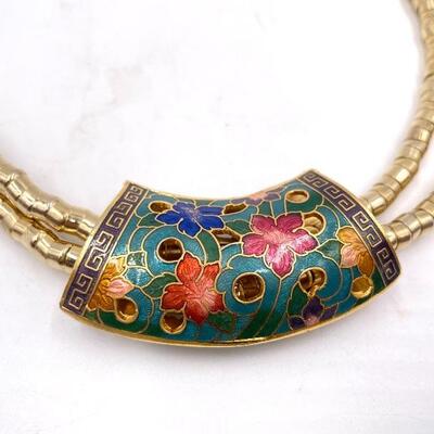 ORNATE FLORAL AND GOLD NECKLACE