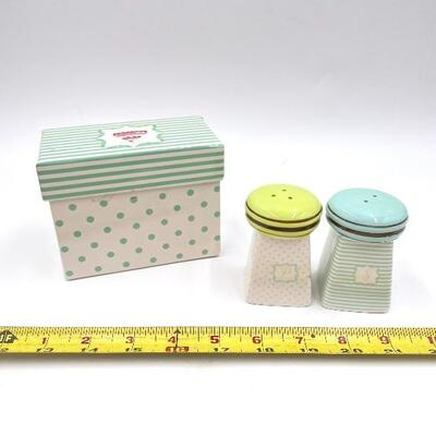 C. R. GIBSON JESSIE STEELE SALT AND PEPPER SHAKERS