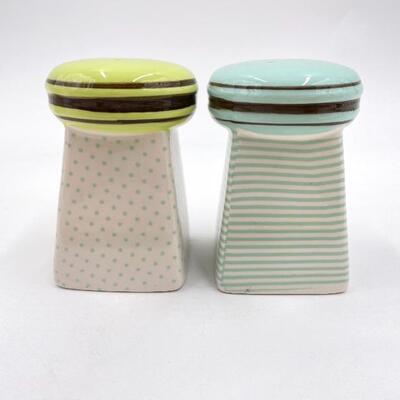 C. R. GIBSON JESSIE STEELE SALT AND PEPPER SHAKERS