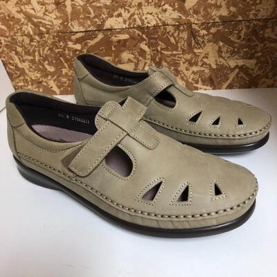 Lot 240 - Nine Pairs of Sz 8.5 Everyday Shoes