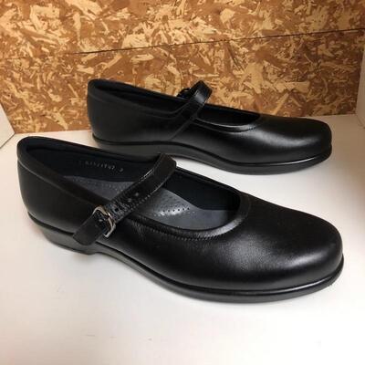 Lot 240 - Nine Pairs of Sz 8.5 Everyday Shoes