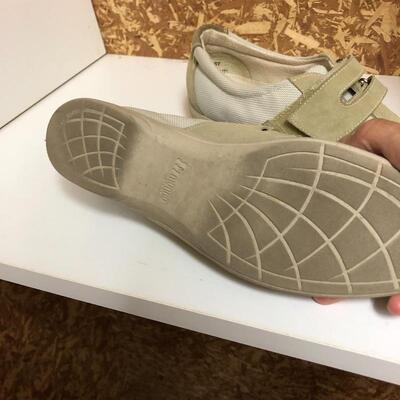 Lot 240 - Nine Pairs of Sz 8.5 Everyday Shoes