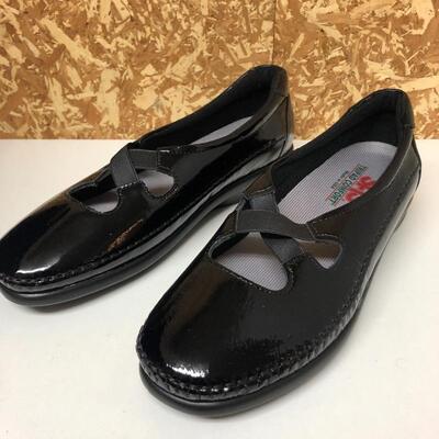 Lot 240 - Nine Pairs of Sz 8.5 Everyday Shoes