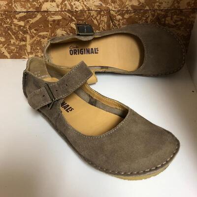 Lot 240 - Nine Pairs of Sz 8.5 Everyday Shoes