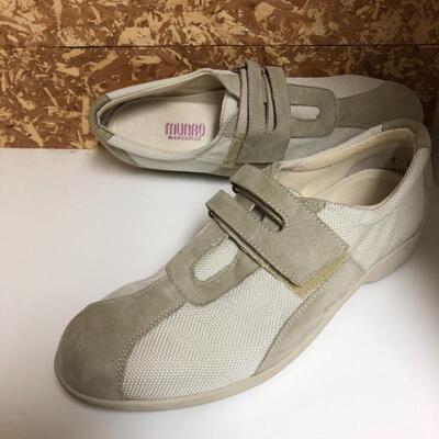 Lot 240 - Nine Pairs of Sz 8.5 Everyday Shoes