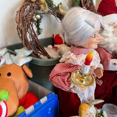Lot 13 - Vintage Christmas Decor