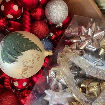 Lot 14 - Christmas Decor and More!