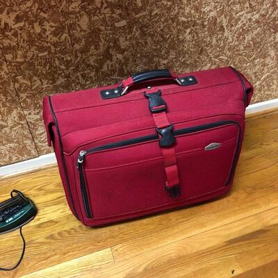 Lot 241 - Luggage & Travel Iron