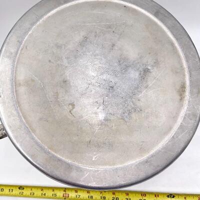 VINTAGE REGAL ALUMINUM PIE & CAKE CARRIER