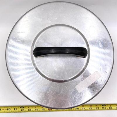 VINTAGE REGAL ALUMINUM PIE & CAKE CARRIER