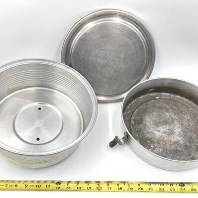 VINTAGE REGAL ALUMINUM PIE & CAKE CARRIER