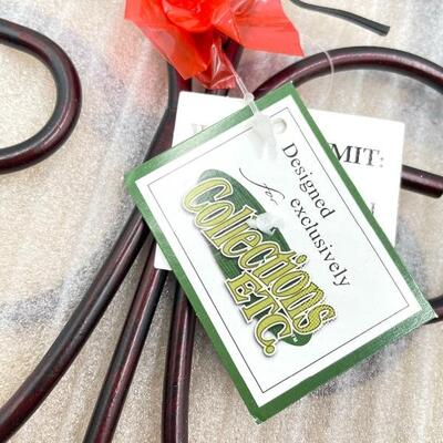 DECORATIVE METAL WREATH HANGER