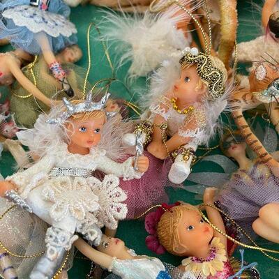 Lot 16 - Hand Crafted Ornaments from the Ashton Drake Galleries 