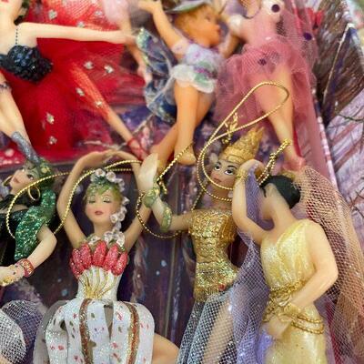 Lot 16 - Hand Crafted Ornaments from the Ashton Drake Galleries 