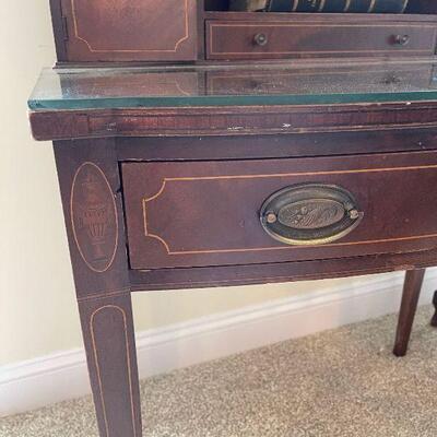 Lot 20 - Vintage Desk Ensemble